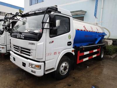 吸污车